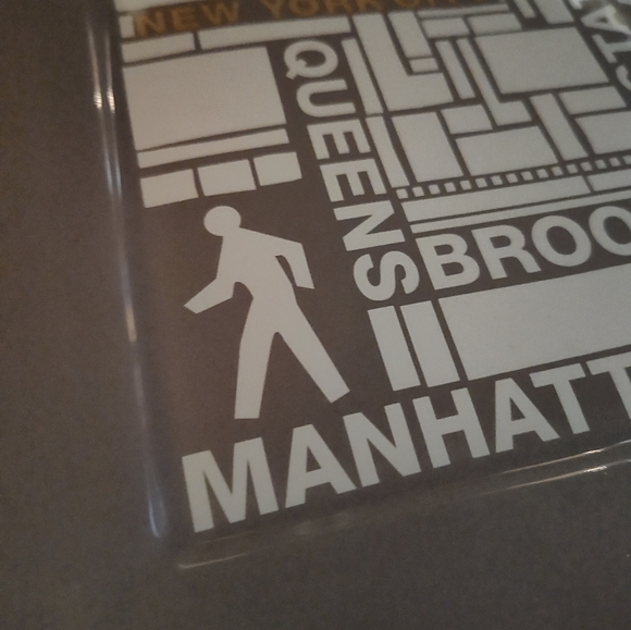 RARE Fishs Eddy (Discontinued) NYC Boroughs Plate, NWOT - Picture 4 of 7